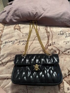 🖤VINTAGE BLACK LEATHER SHOULDER PURSE WITH GOLD CHAINS🖤